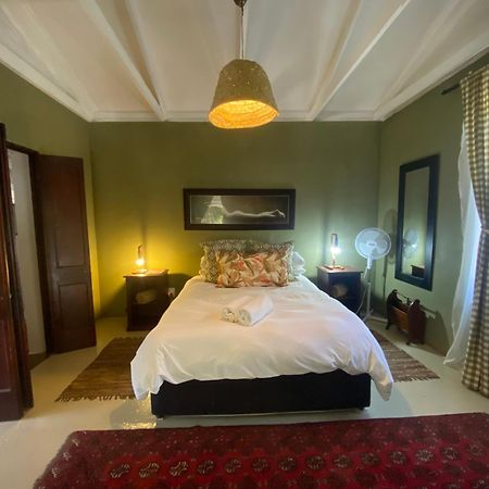 The Riverdeck Accommodation And Backpackers Knysna Exteriör bild