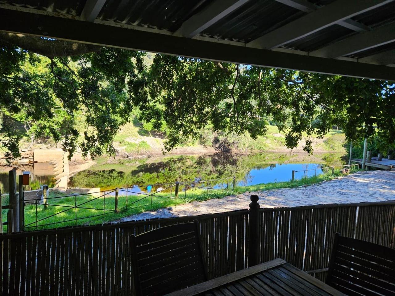 The Riverdeck Accommodation And Backpackers Knysna Exteriör bild