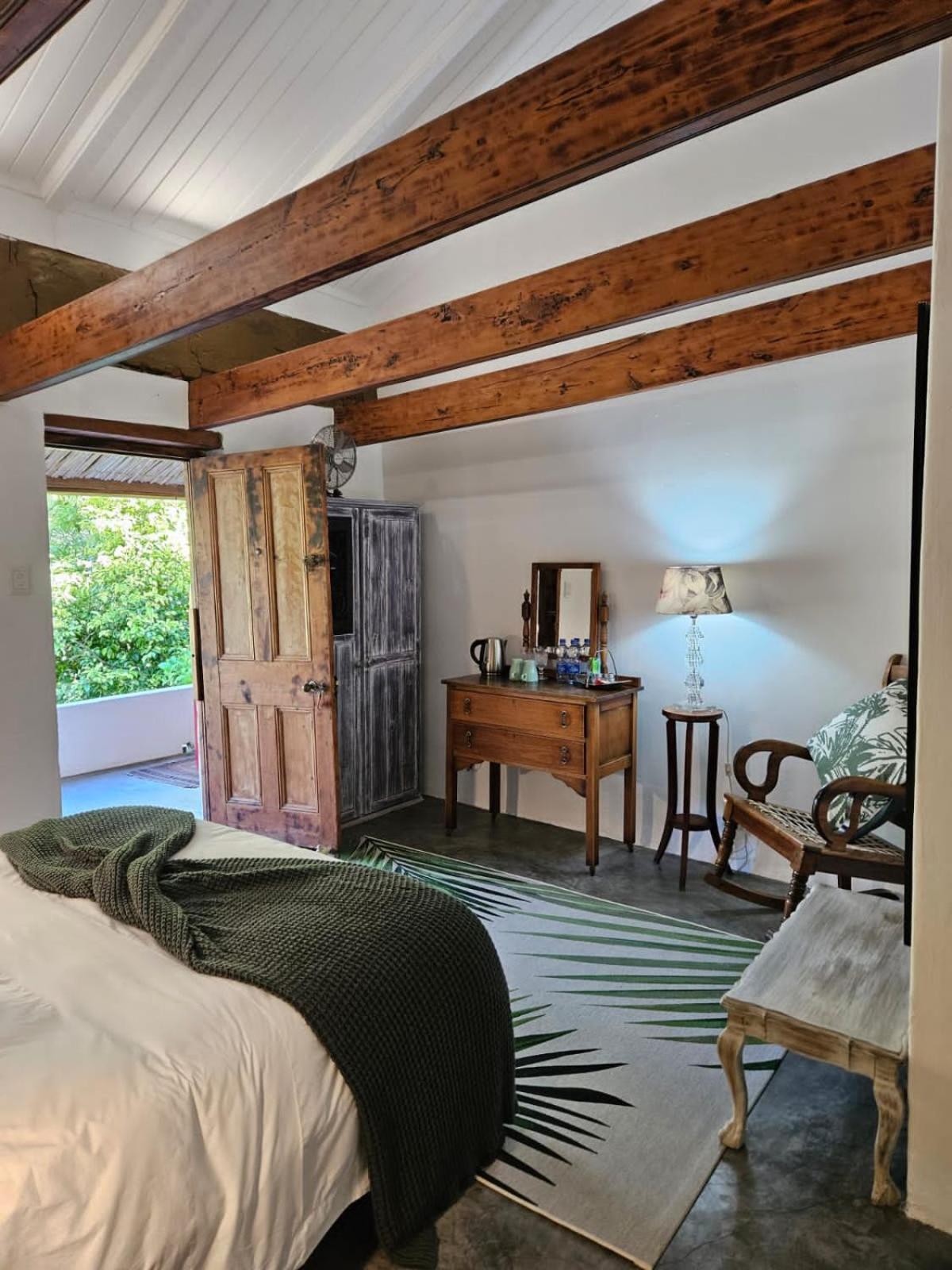 The Riverdeck Accommodation And Backpackers Knysna Exteriör bild