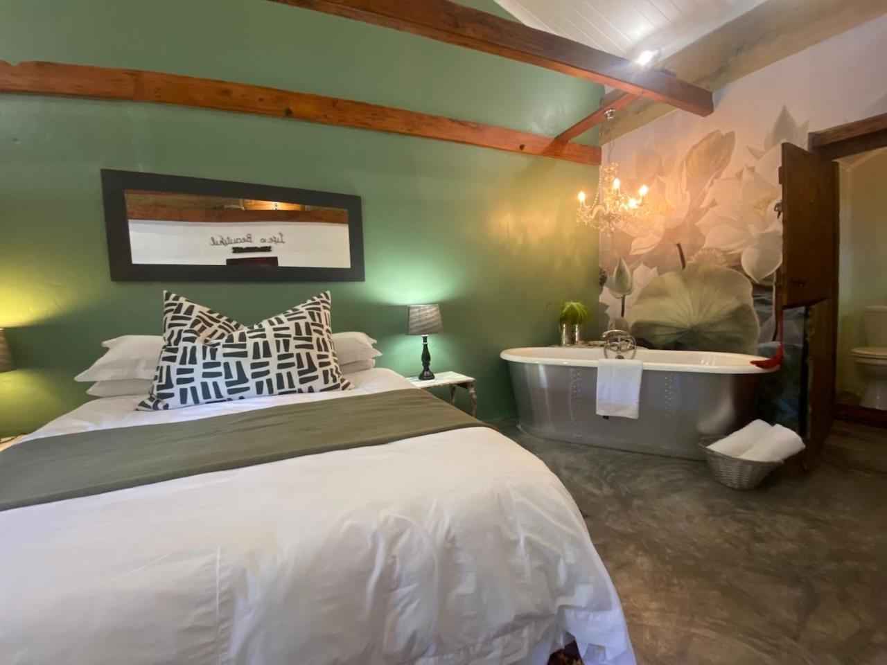 The Riverdeck Accommodation And Backpackers Knysna Exteriör bild