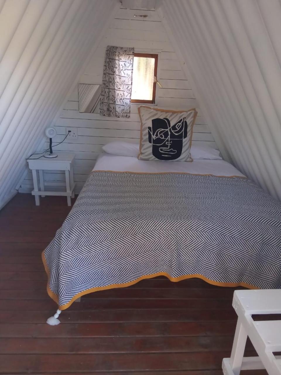The Riverdeck Accommodation And Backpackers Knysna Exteriör bild