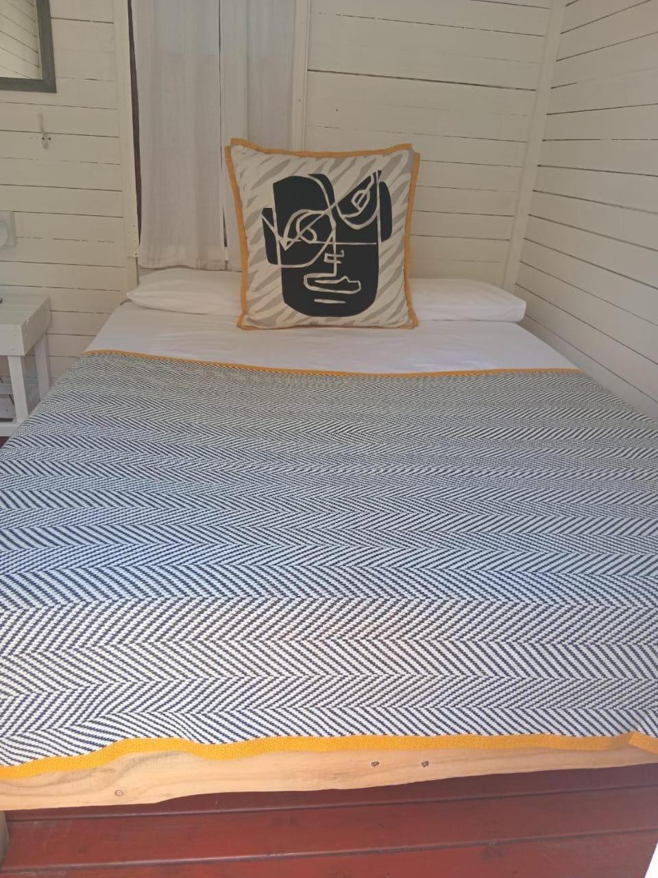 The Riverdeck Accommodation And Backpackers Knysna Exteriör bild