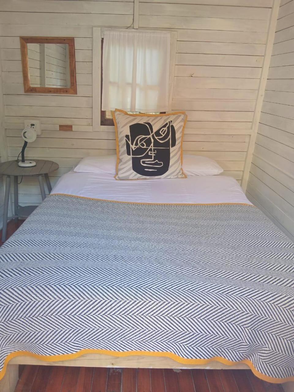 The Riverdeck Accommodation And Backpackers Knysna Exteriör bild
